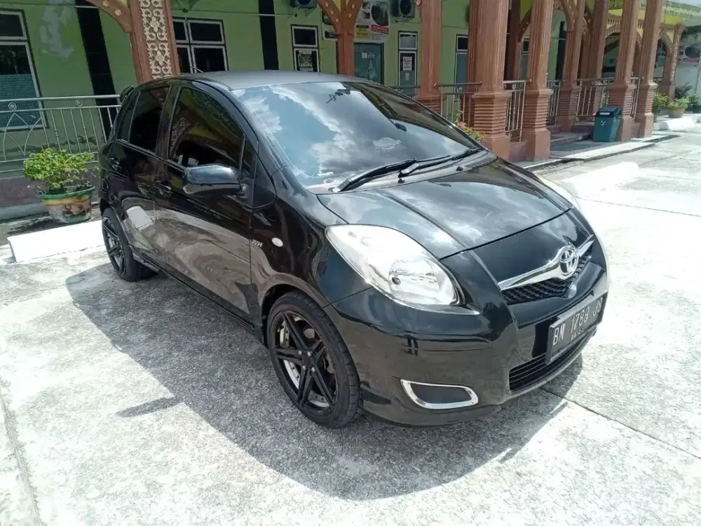 Yaris E manual 2012