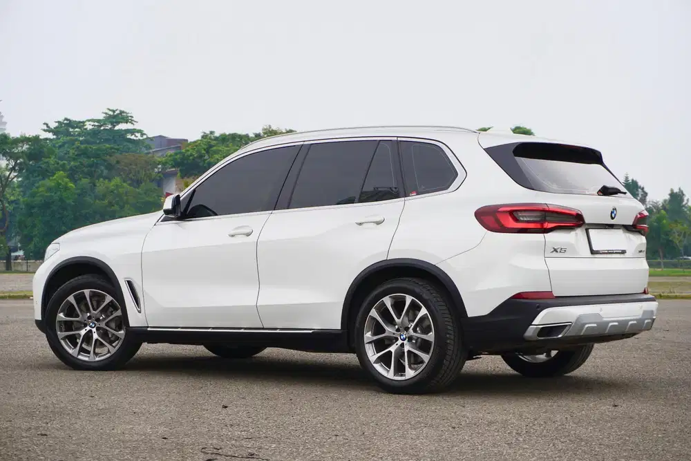 Istimewa ! BMW X5 putih 2022