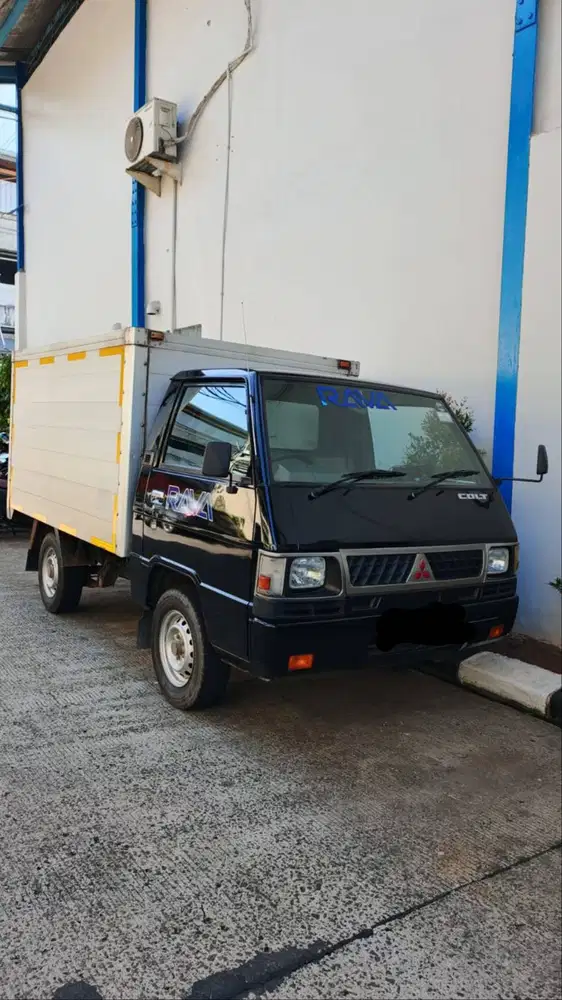 Jual mobil box L300