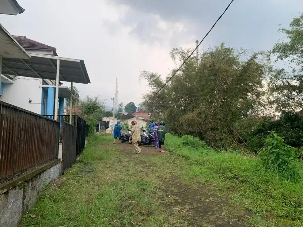 Villa Lokasi Strategis Dekat Wisata, Lingkungan Asri dan Menenangkan