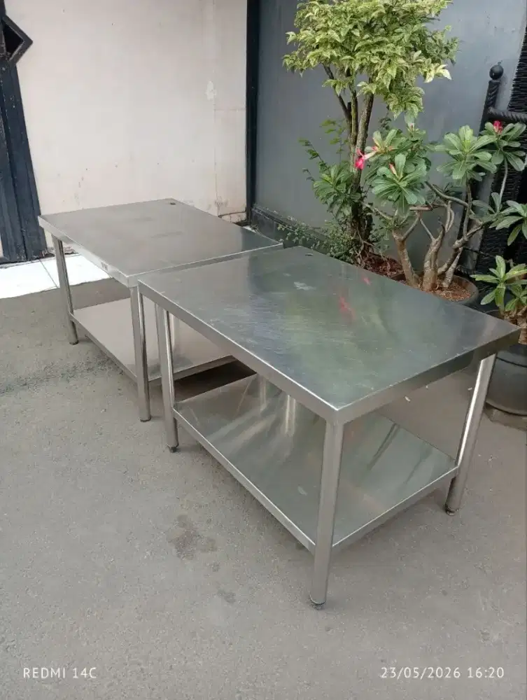 Meja Stainless 2 Susun – Praktis dan Kokoh untuk Dapur Usaha