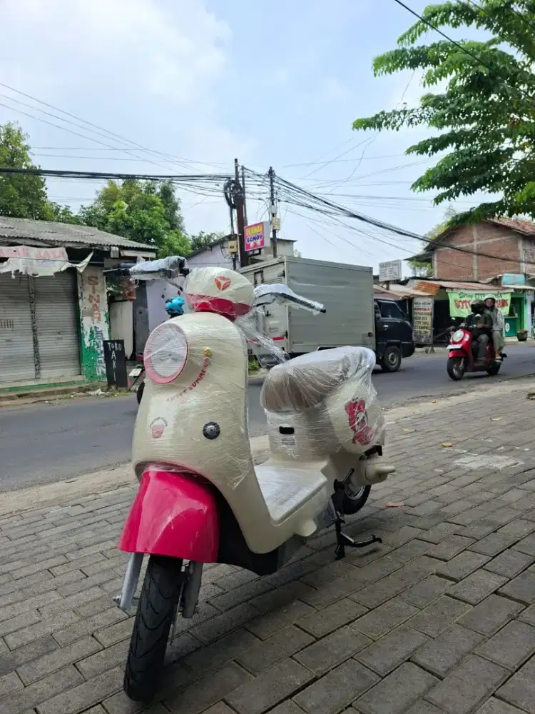 Ready Stok! Sepeda Listrik Model Scooter, Warna Pink Cream Limited