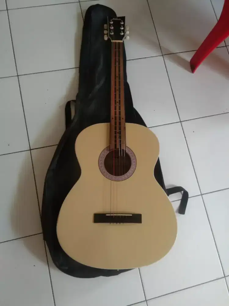 Gitar akustik kapok