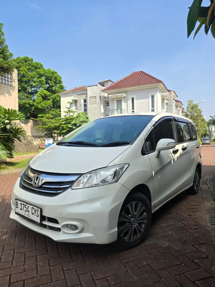 Honda Freed SD 1.5 A/T 2015