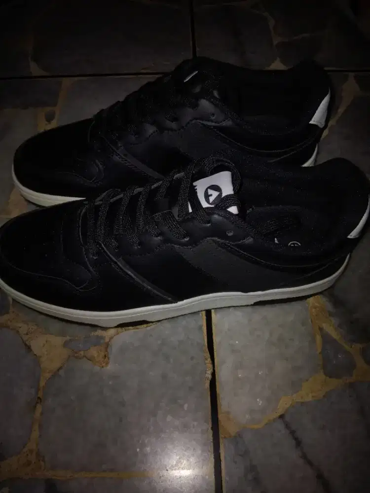 Dijual sepatu airwalk original 100% hitam ukuran 40