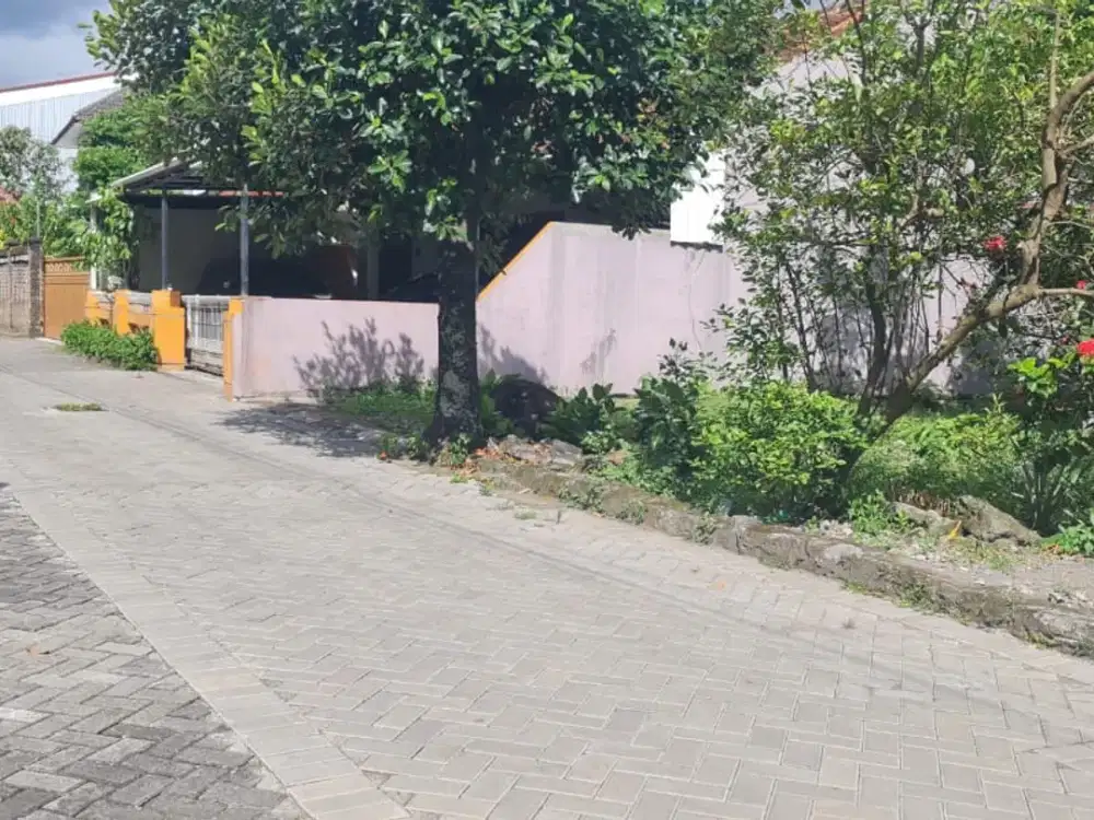 Tanah bagus murah dekat dengan UGM dalam ringroad cocok untuk kos2 an, di seberang ny Pogung