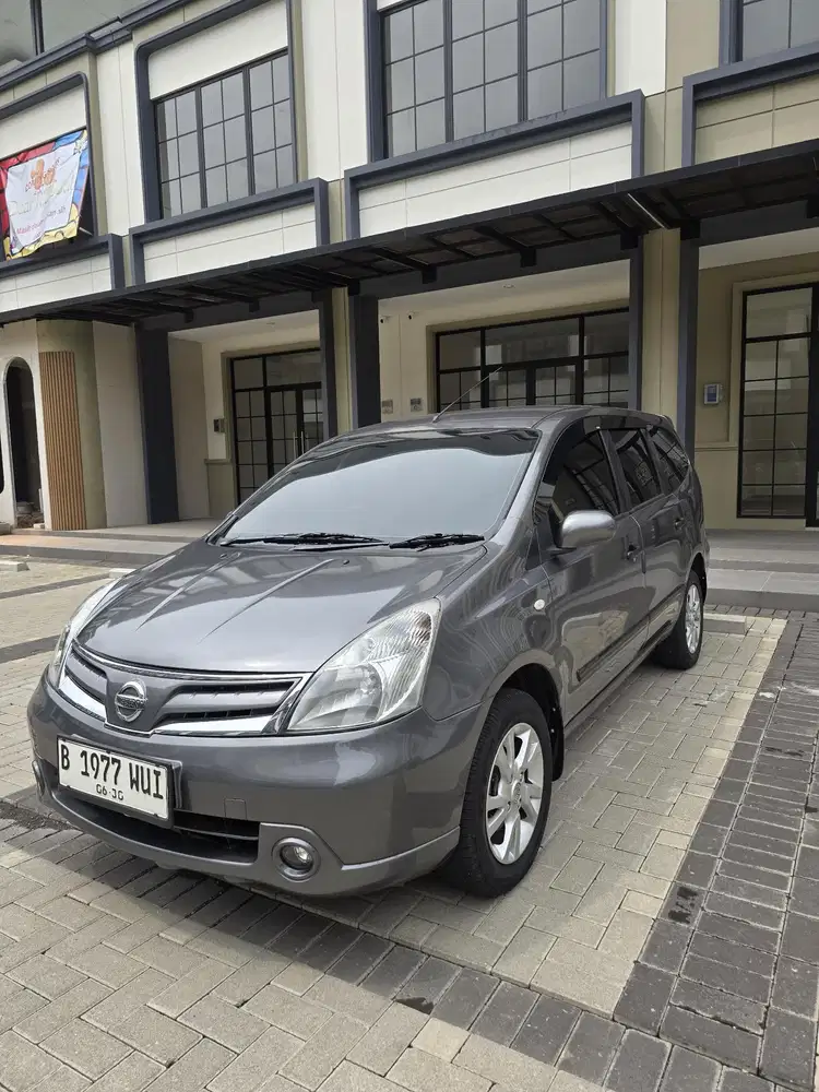 Nissan Grand livina SV 1.5 A/T 2013