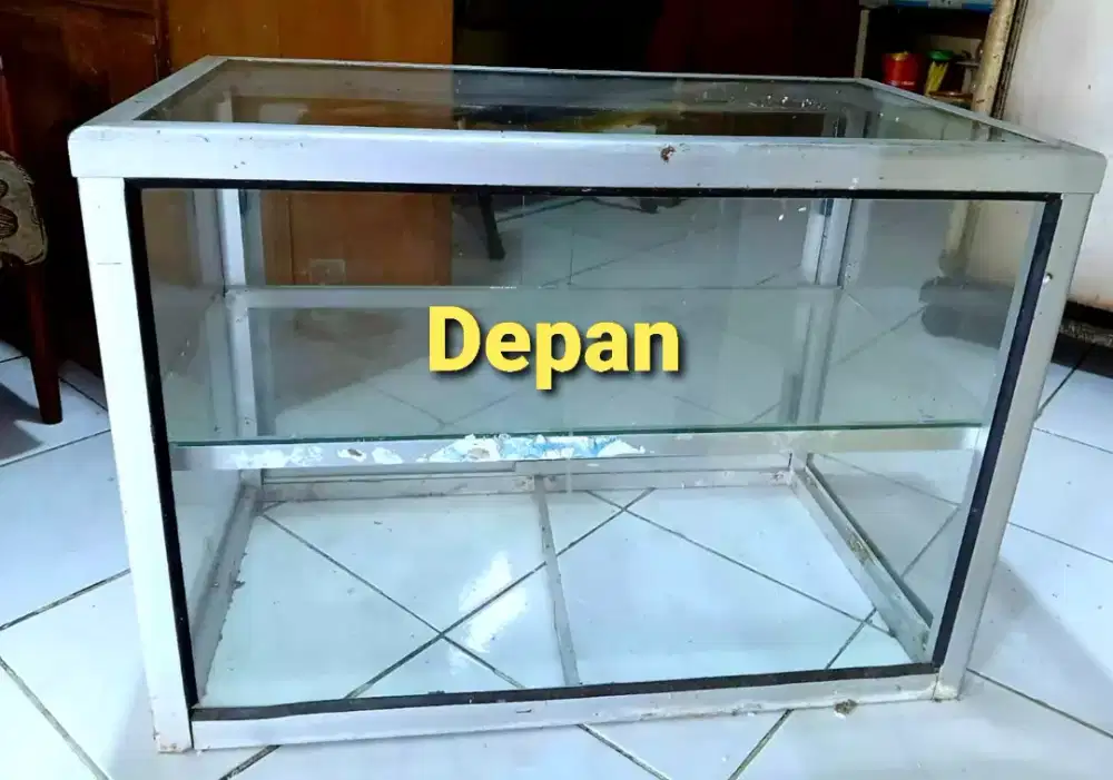 Etalase makanan (rak makanan)