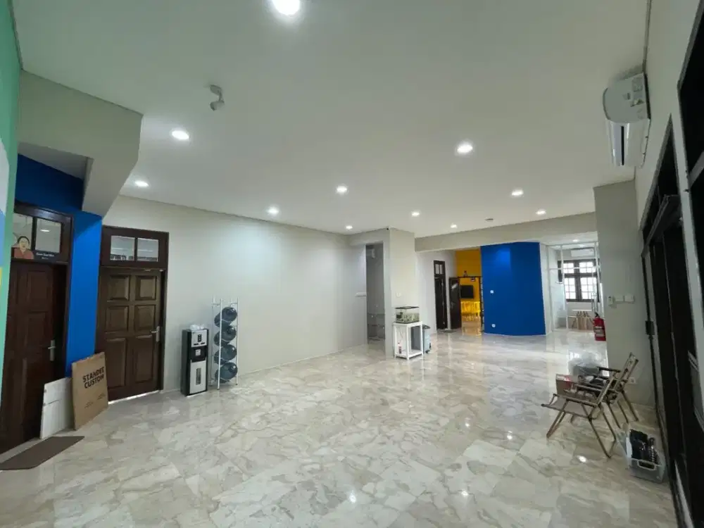 Dijual Rumah Strategis 3 Lantai Super Luas Cocok untuk Usaha Dekat Kebayoran Park Mall di Petukangan Jaksel Lr-18162
