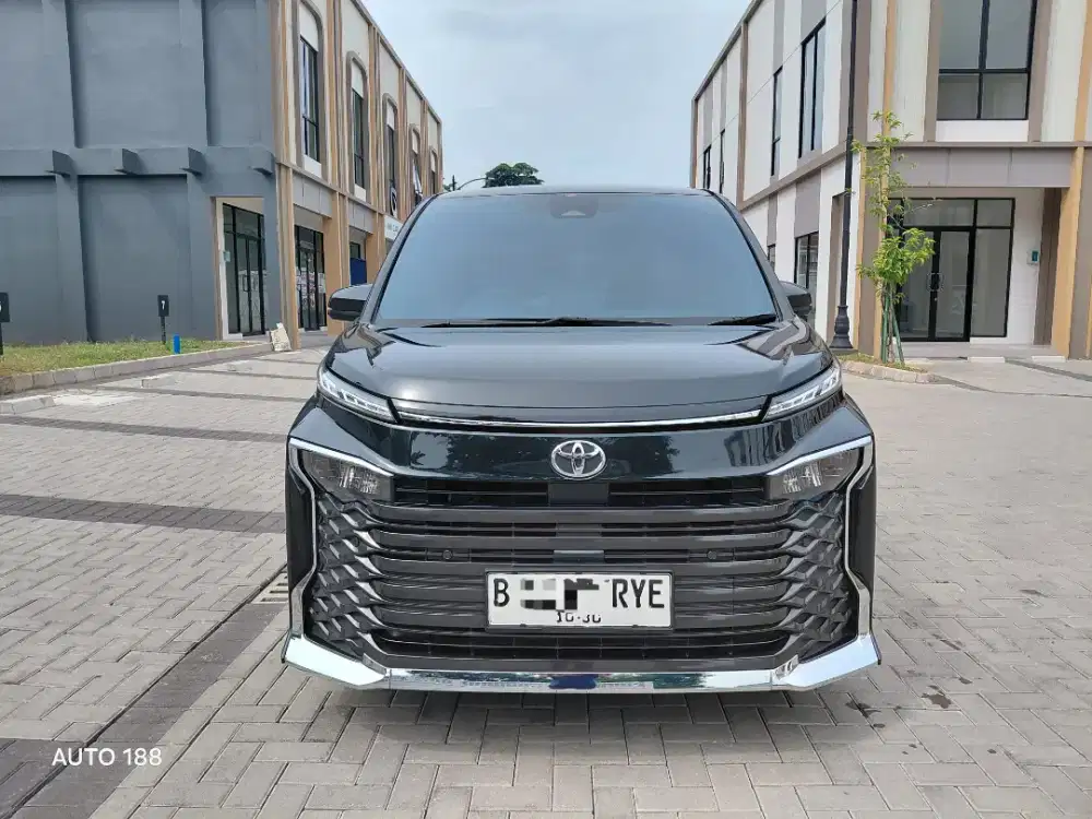 (KM 3RB) TOYOTA VOXY 2.0 AT TAHUN 2025