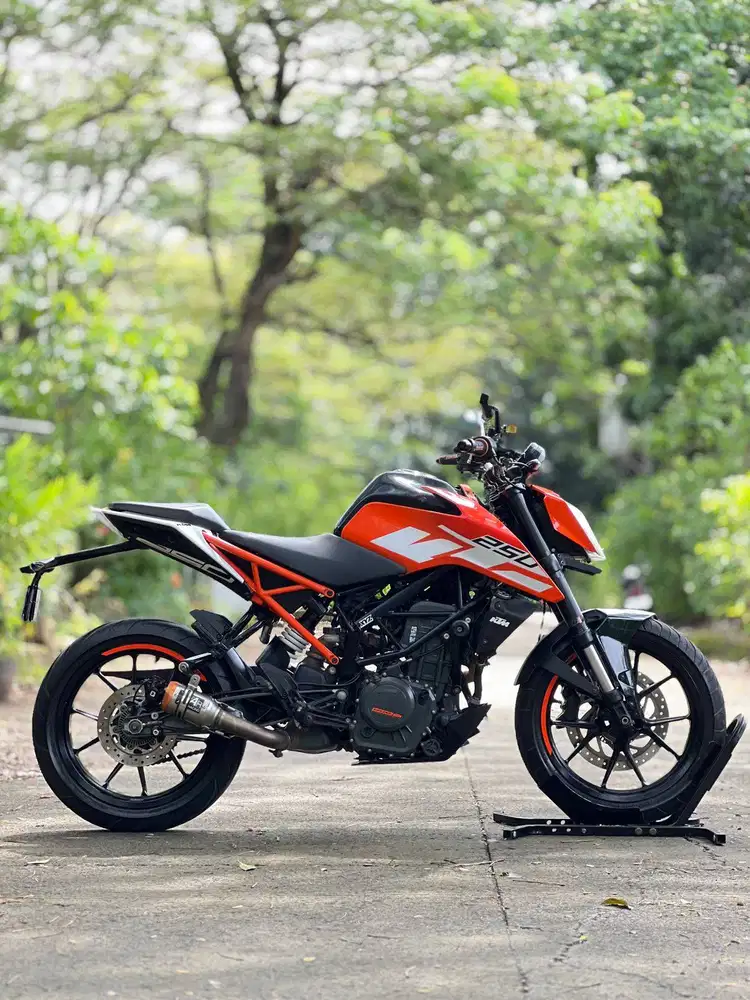 KTM DUKE 250 ABS ORANGE 2018 KM LOW PAJAK PANJANG LIKE NEW