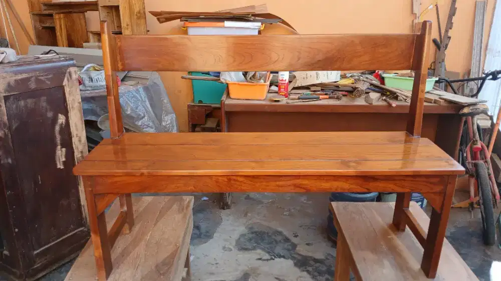 Kursi kayu jadul sudah restorasi