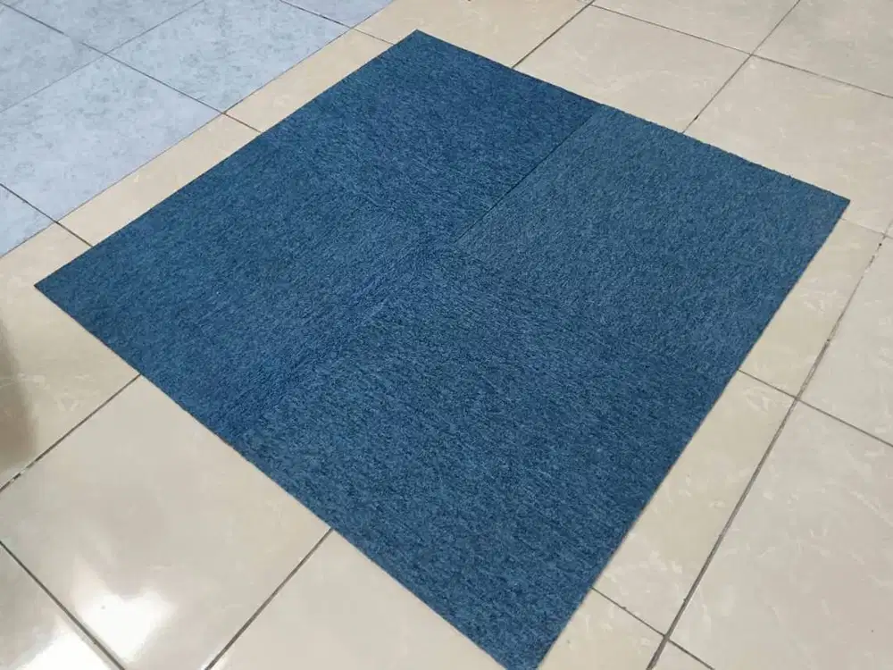 KArpet Tile Biru Dongker  polos 50cmx50cm