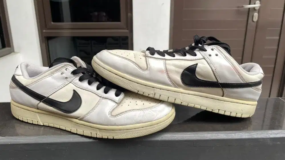 nike dunk low white panda