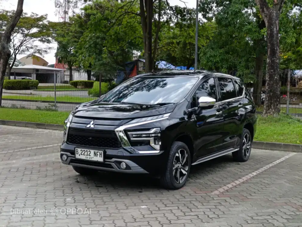 Mitsubitshi Xpander Ultimate 1.5 Automatic Bensin Abu Metalik