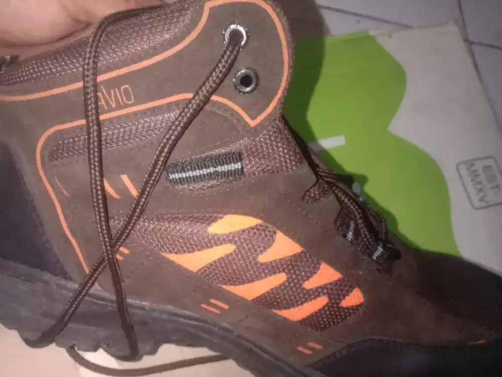 Sepatu LAVIO ukuran 43