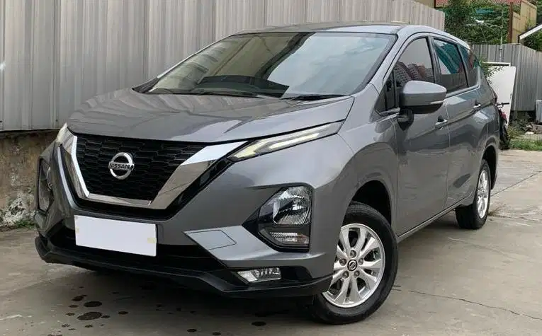 DP MURAH Nissan Livina 1.5 EL Bensin-MT 2019 Abu-Abu CSIOB