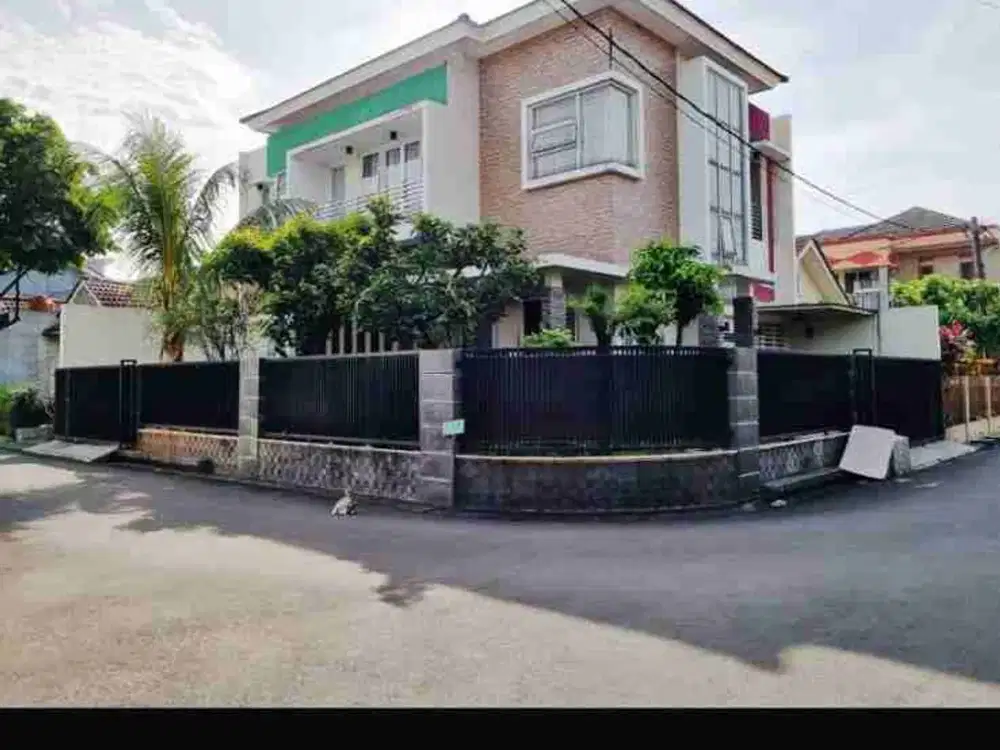 Rumah Hook Luas 2 Lantai, Cluster One Gate, Kolam Koi & Semi Furnish Mustikajaya Bekasi