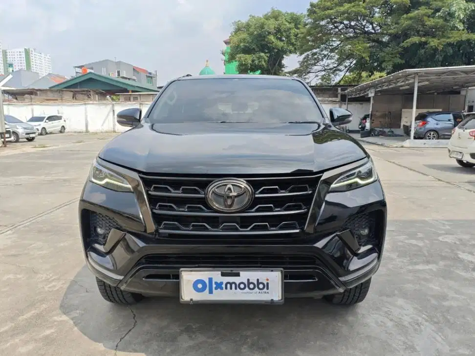 DP MURAH - Toyota Fortuner 2.8 VRZ Solar-AT 2022 Hitam