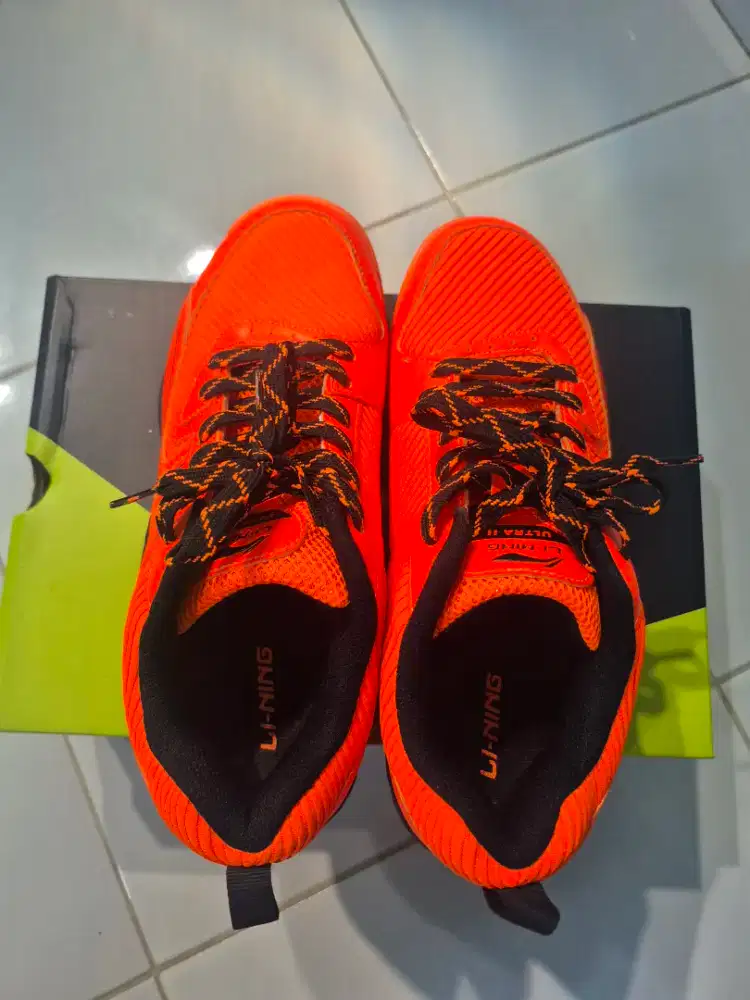 Sepatu Badminton Li-Ning Ultra Warna Black/Orange