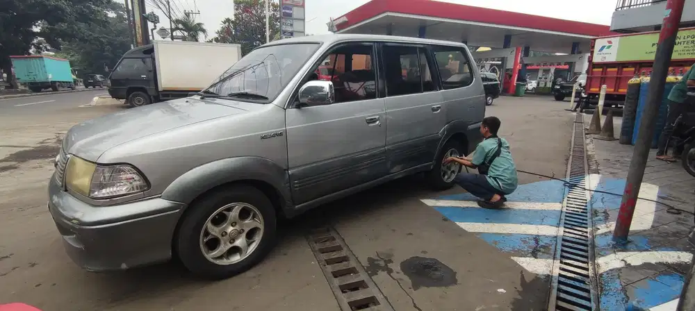 Toyota Kijang 2002 Bensin MT