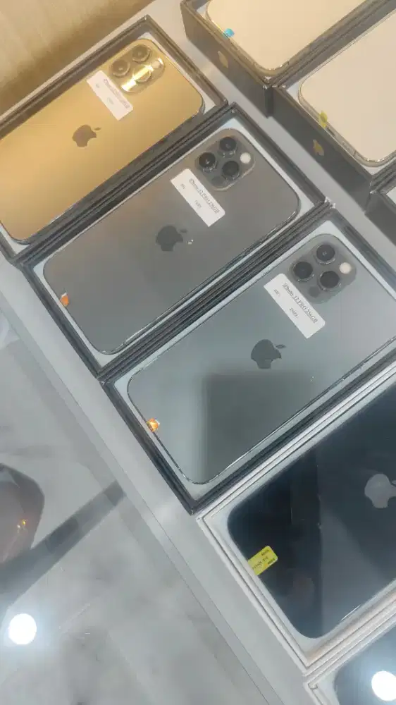 READY IPHONE NYA  BISA KREDT TNP DP SYART KTP 18 MAX 59TH WA JA Y KK