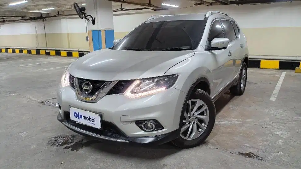 DP MURAH Nissan X-Trail 2.5 Bensin-AT 2015 Silver C6NGD