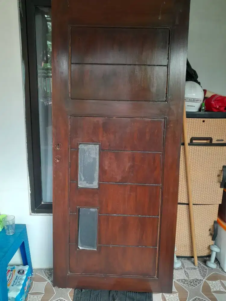 Jual murah pintu kayu bekas, warna cokelat, harga nego