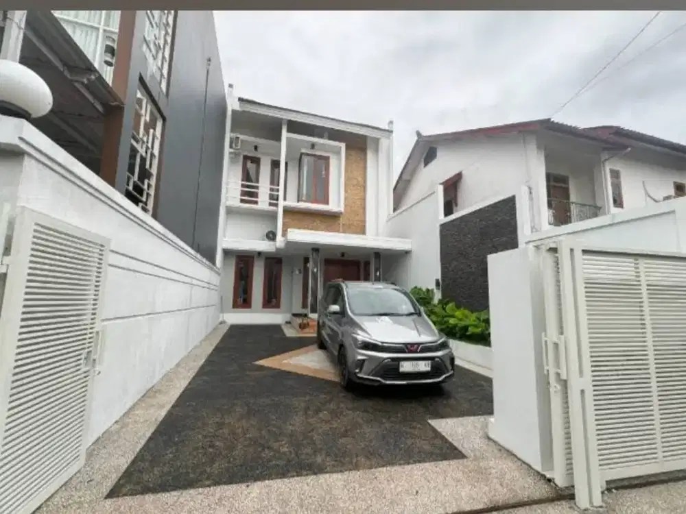 Rumah mewah ada kolam renang ny di utara jalan damai, jalan kaliurang km 9 dekat perum elit green hill