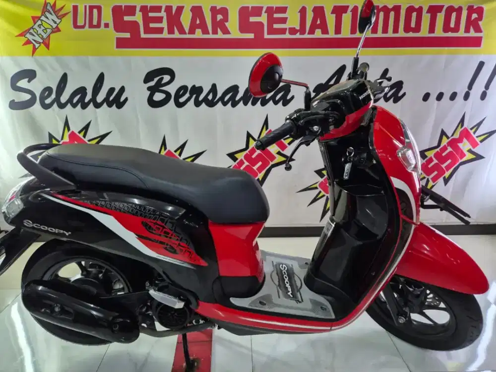 Scoopy glossy iss sporty