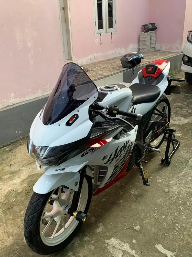 SUZUKI GSX 150R