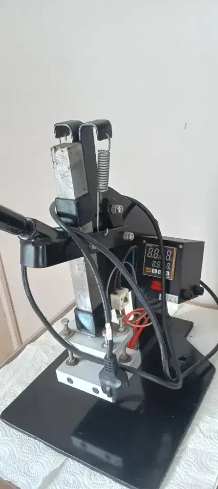 Mesin press embose