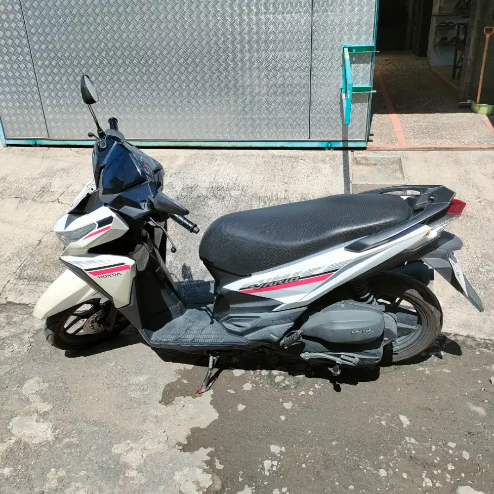 Vario 125 warna putih