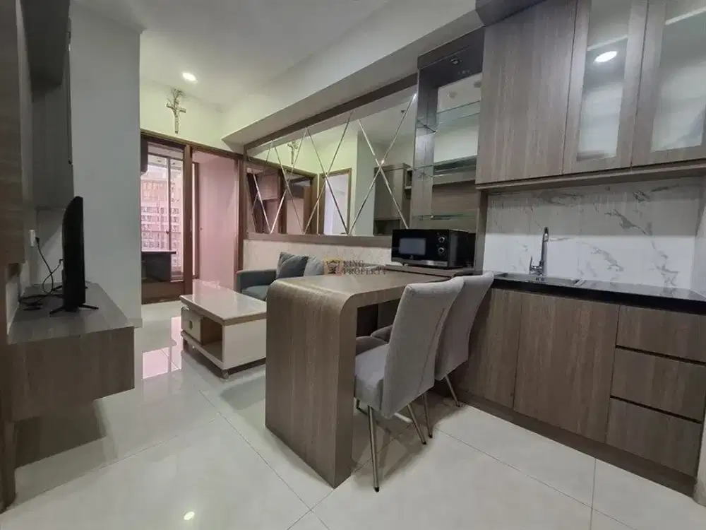 Disewa 1 Bedroom Modern Minimalist Interior Pool View Dekat Central Park Mall