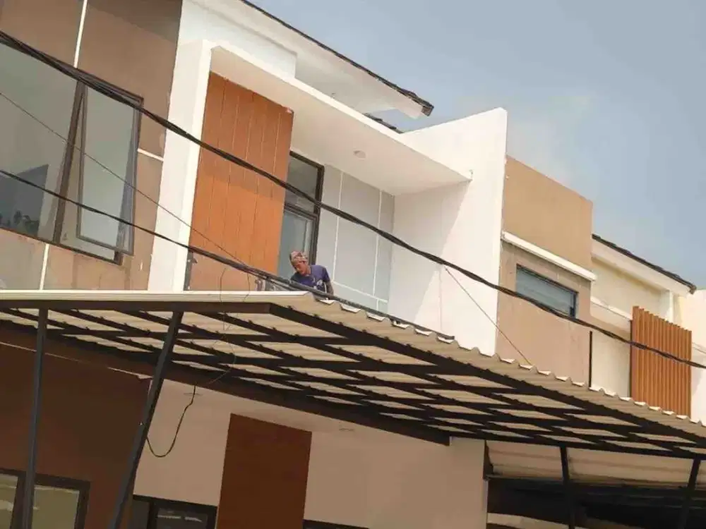 Rumah 2 Lt SHM Hadap Utara 15 Mnt ke Paradise Walk Serpong J-49571