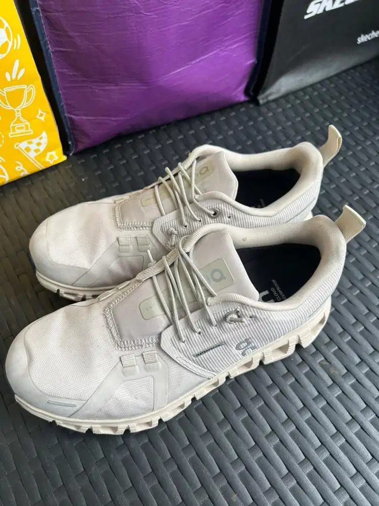 Sepatu On Cloud waterproof