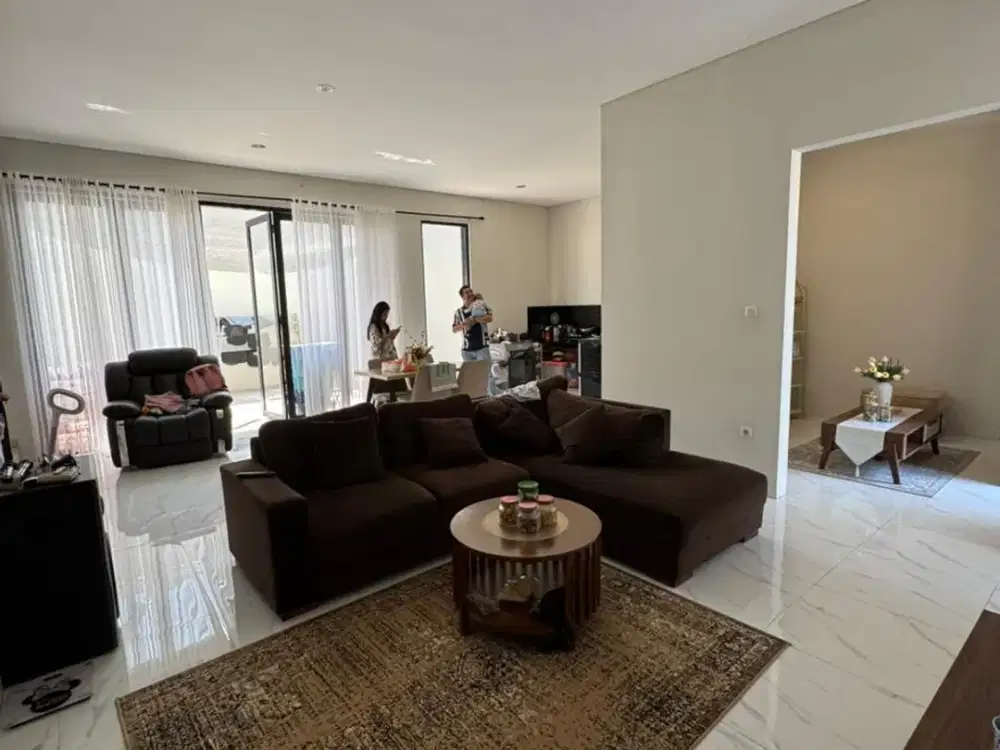 Dijual Hunian Mewah Super Nyaman Bangunan 2 Lantai Harga Bisa Nego Keras Lokasi Strategis di Grand Sharon, Bandung