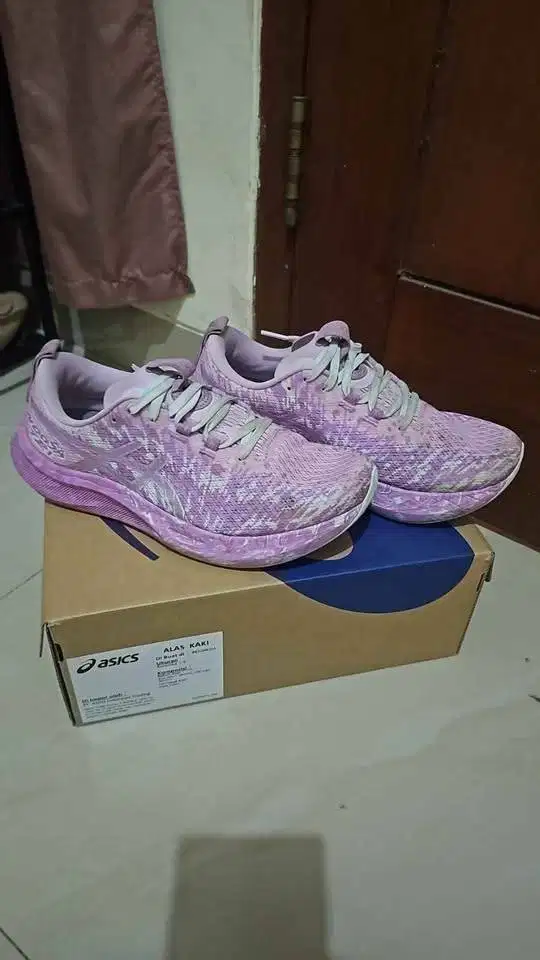 SEPATU ASICSWOMEN NOOSA TRI 16 - SIZE 9 US HARGA 1.150.000 (NEGO TIPIS