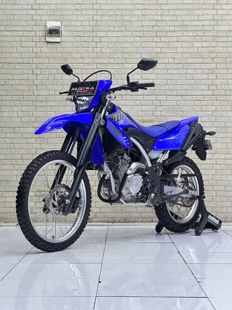 WR 155 Blue Race,Warna Favorite