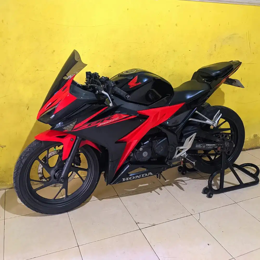 Honda CBR150R 2017