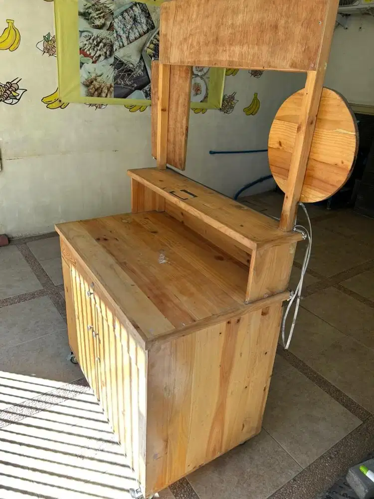 Gerobak kayu bekas jualan