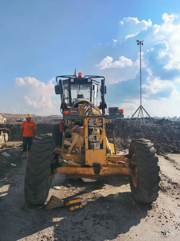 Komatsu Grader 12Feet SN J.10203 Tahun 2021