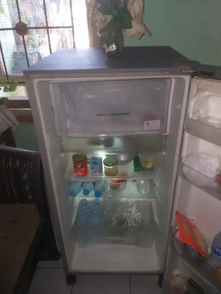 Kulkas 1 pntu sgt normal lengkap free lalamove