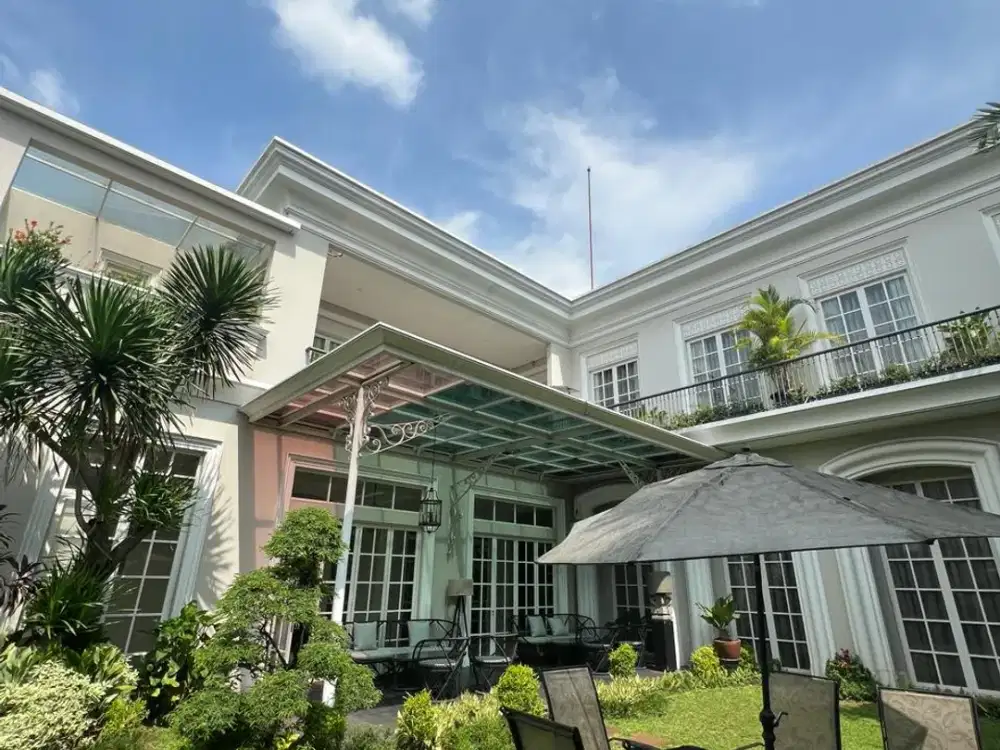 Rumah Desain Mewah 2 Lantai Dalam Komplek Lokasi Kebon Jeruk
