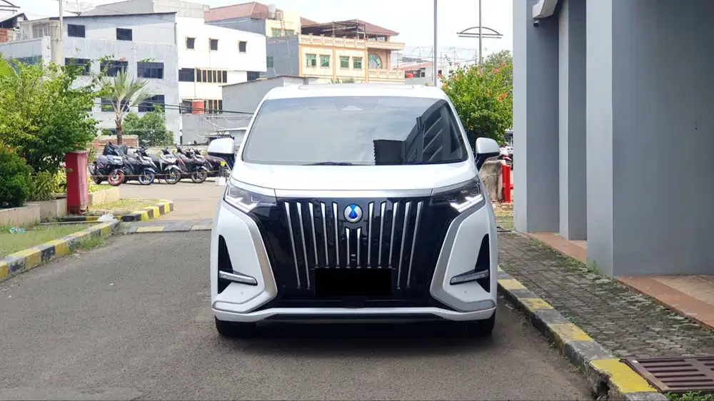 Denza D9 D 9 Elite FWD EV AT White On White NIK 2025 Like New Garansi
