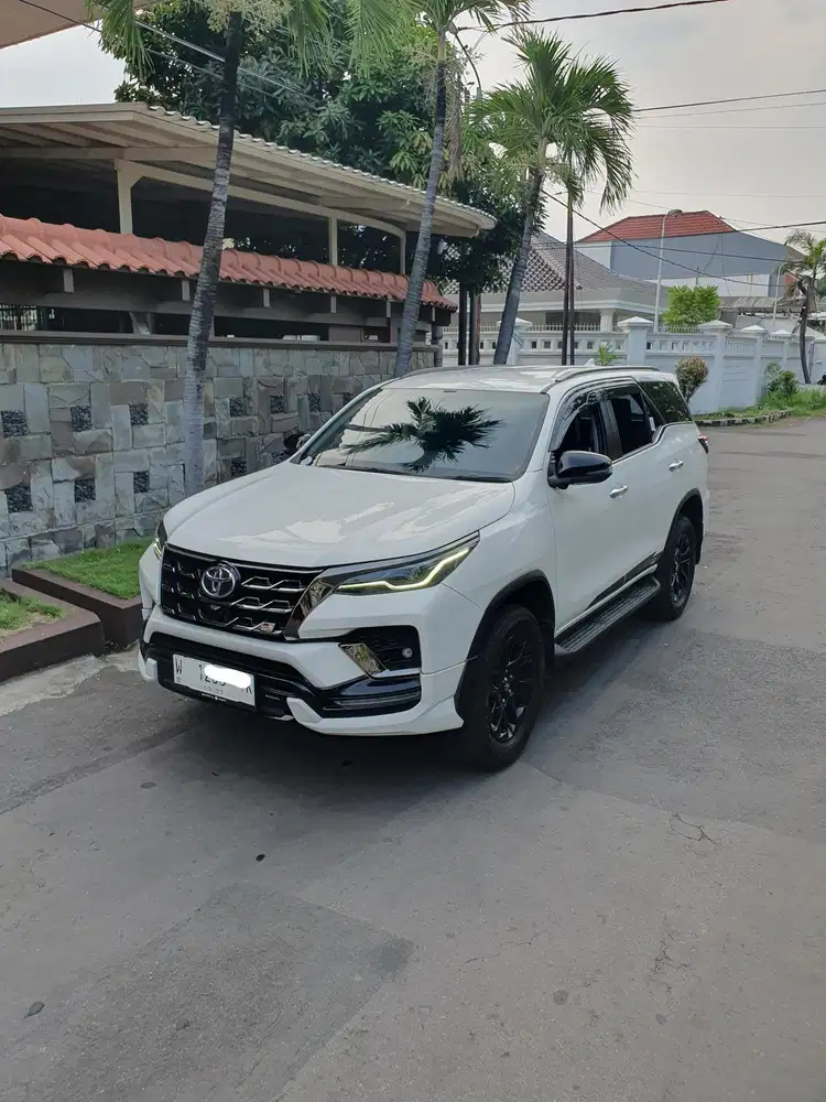 Fortuner 2023 Pmk GR Sport 2.8 Km 28rb Matic Diesel warna putih