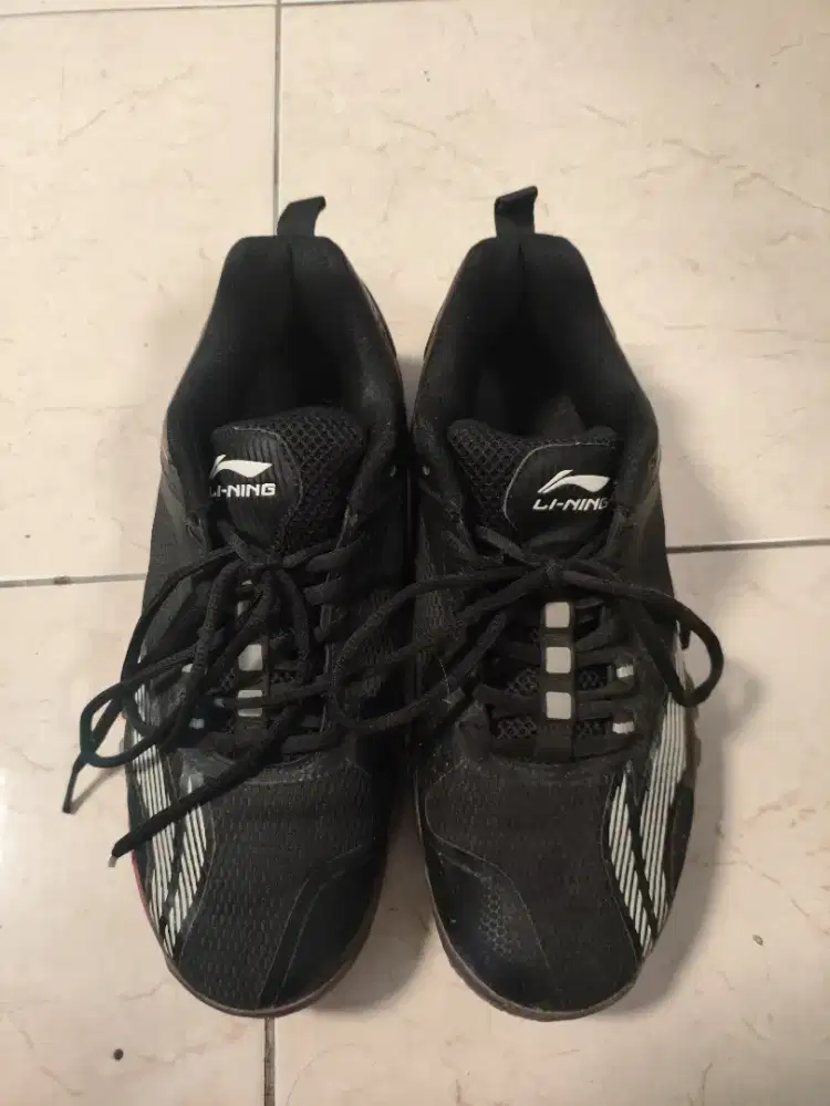 Sepatu Badminton Lining Saga Lite 3
Ukuran 44 (27 CM)