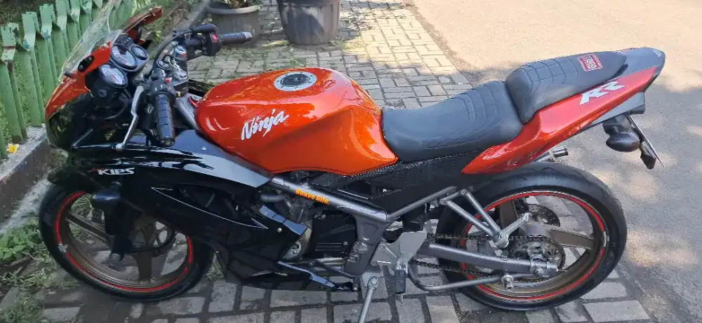 Dijual kawasaki ninja rr 150 tahun 2015 oren