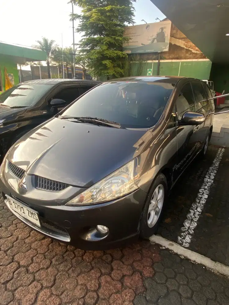 Mitsubishi Grandis 2009 Bensin