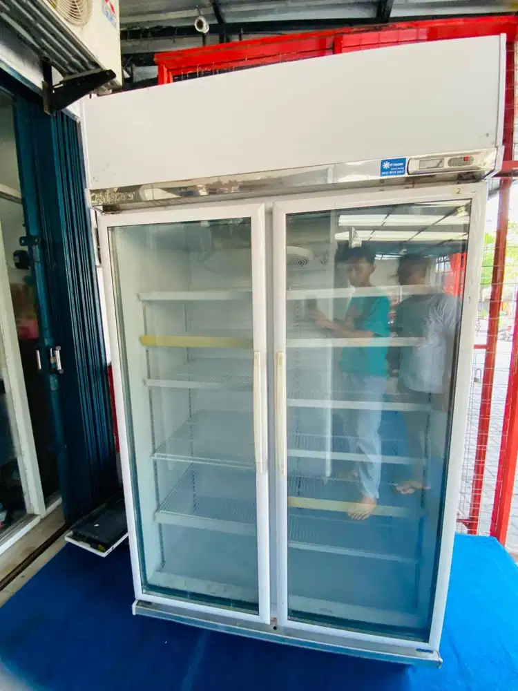showcase bekas murah 2 pintu orisinil istimewa
